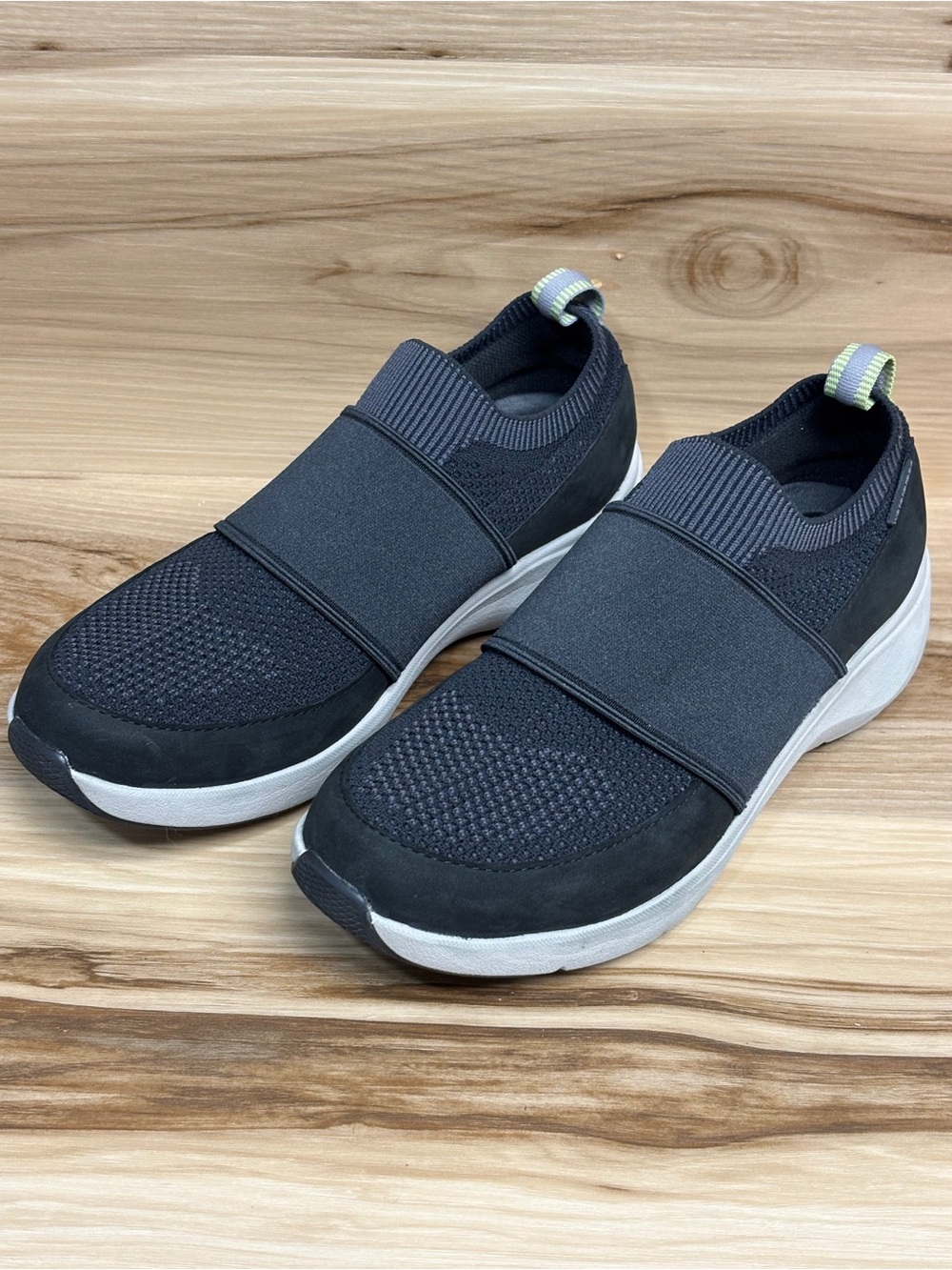 Clarks Wave 2.0 Step slip-on sneakers in black nubuck leather/ knit size 7
